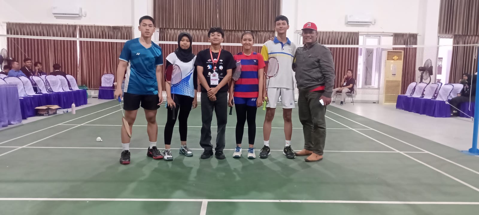 Langkah Pasti Menuju Juara: Perjuangan Dua Murid di Lapangan Bulu Tangkis