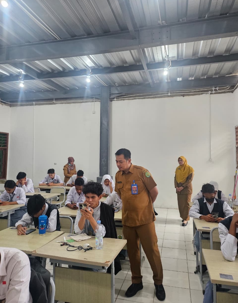 Sekretaris Disdikbud Kaltim Tinjau Pelaksanaan Asesmen dan Kondisi Lingkungan SMKN 5 Samarinda