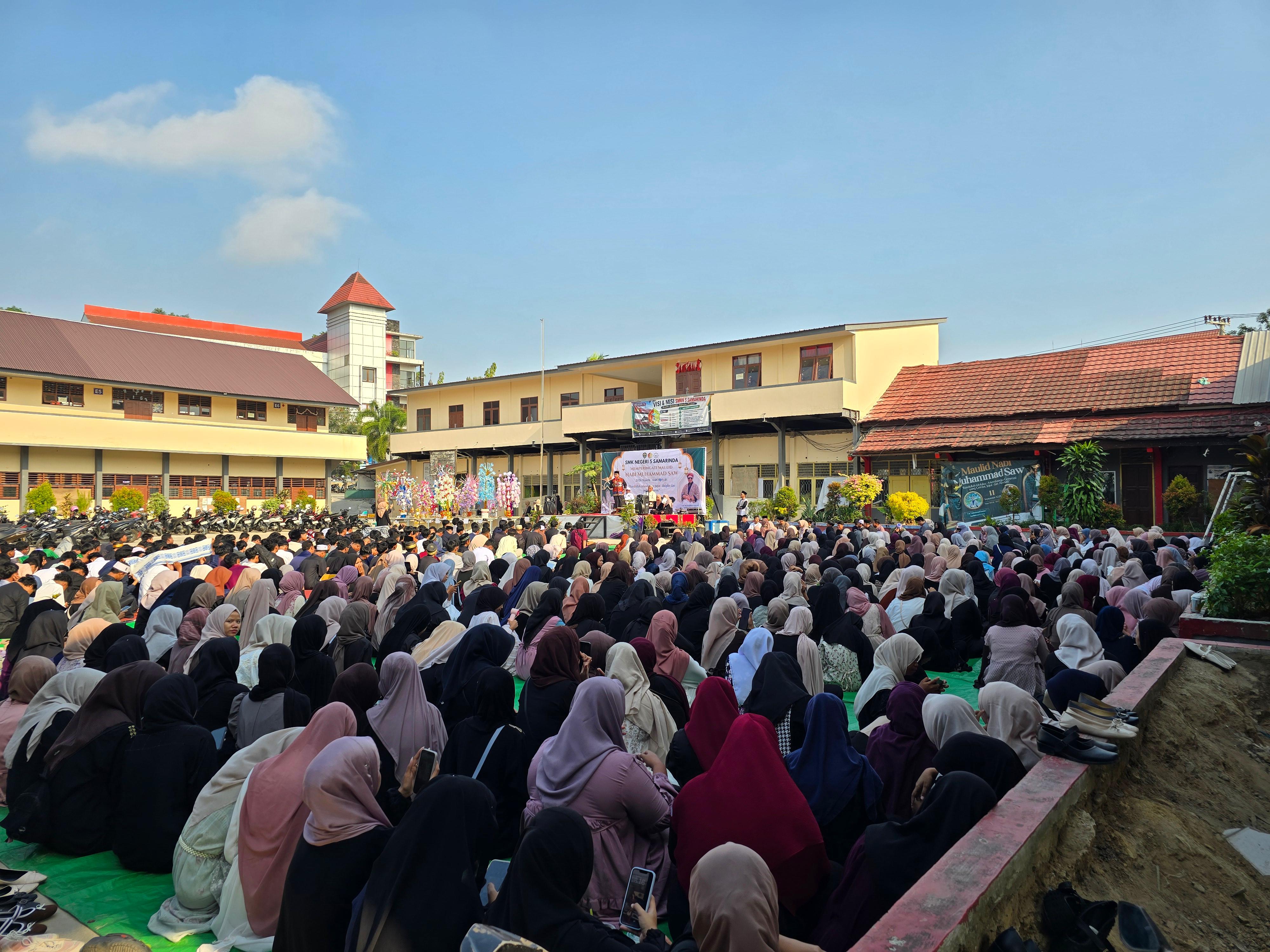Cinta Rasul, Cinta Ilmu: Semarak Maulid Nabi Muhammad SAW di SMKN 5 Samarinda